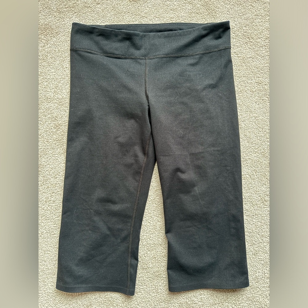 Black Under Armour size Large capris